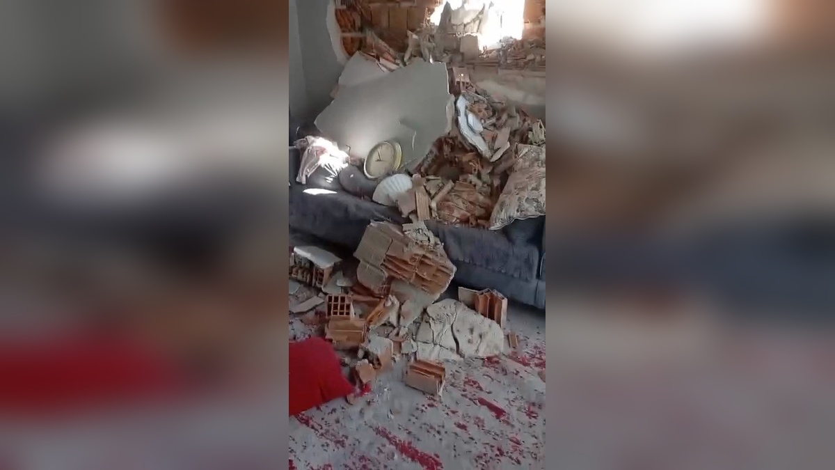 Sultangazi'de kentsel dönüşüm yıkımı sırasında hasar: Daire onarılacak