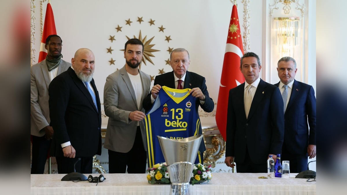 Erdoğan, Fenerbahçe Beko'yu Vahdettin Köşkü'nde kabul etti