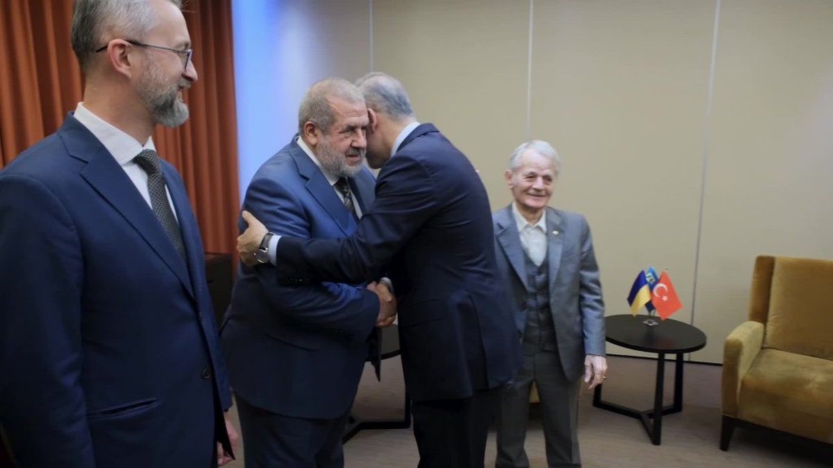 Hakan Fidan, Kiev'de Kırım Tatar temsilcileriyle görüştü
