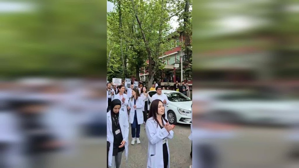 Ankara Üniversitesi'nde Hekimler, Şiddete Karşı Protesto Etti