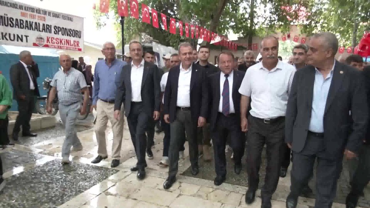 Seçer, Mut Kayısı Festivali'nde: 'Yandaş hukuku, bu ülkeye fayda getirmez'