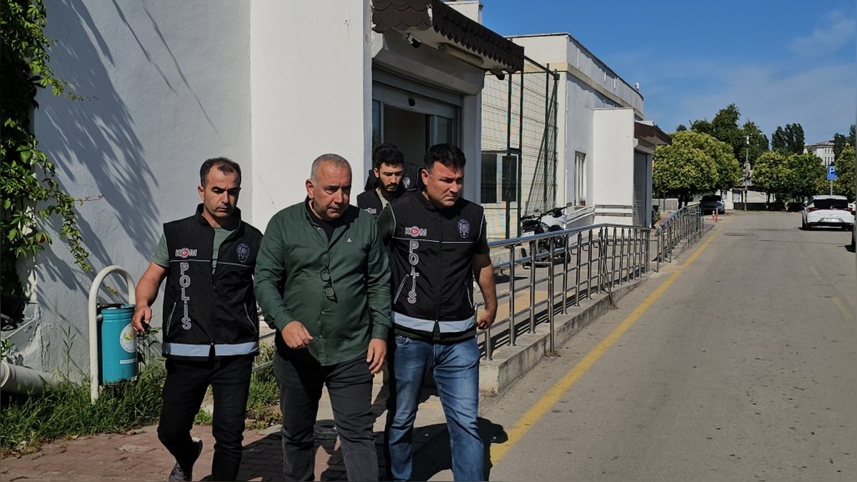 Adana'da iki belediye başkanıyla ilgili gözaltılar: Celal Tekin ve Mustafa Aydar gözaltında