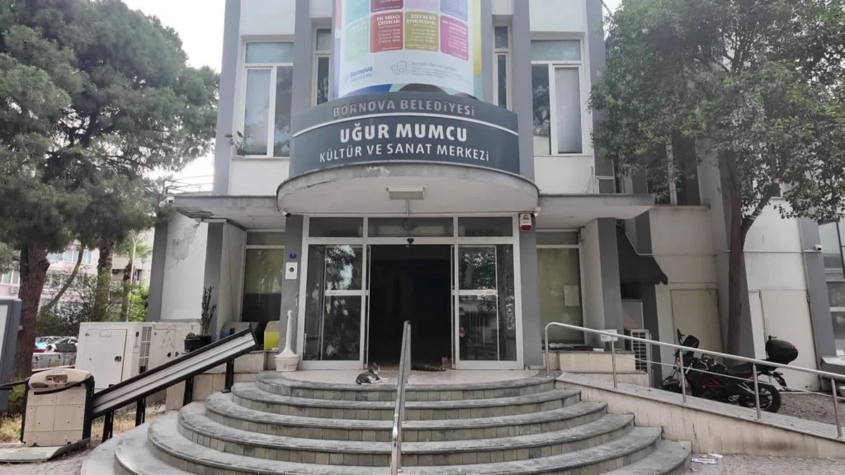 Bornova'da 'Bahara Veda, Yaza Merhaba' şiir dinletisi