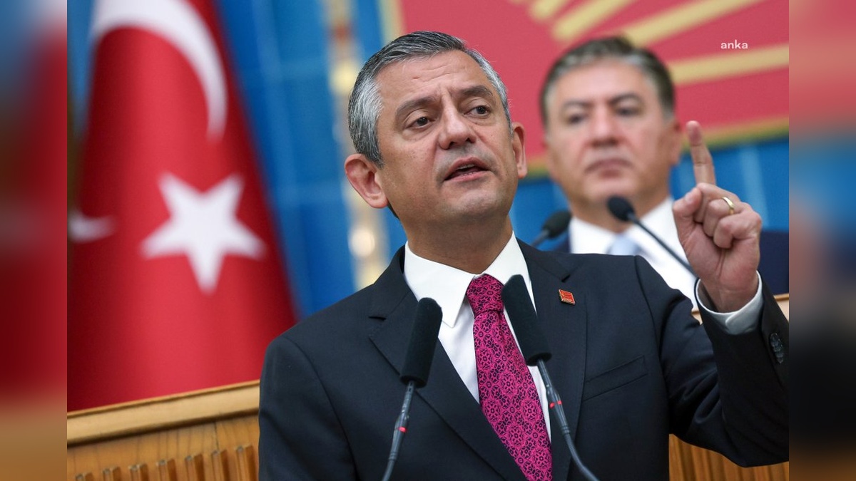Özgür Özel: İstanbul'daki CHP'lileri acil toplantıya çağırdı