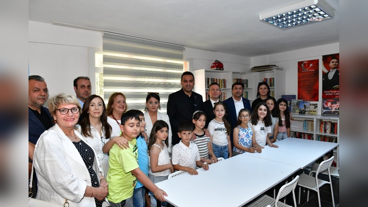 Çiğli'de yeni Cumhuriyet Kütüphanesi açıldı