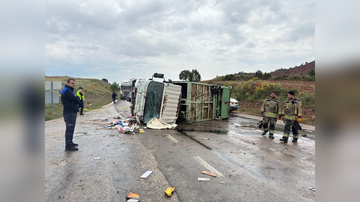 Nallıhan'da çöp kamyonu kazası: 1 ölü, 1 yaralı