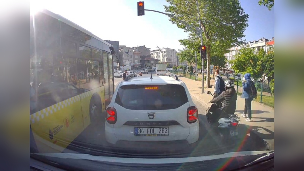 Sultangazi'de kaza: Motosiklet sürücüsü öğrenciye çarptı