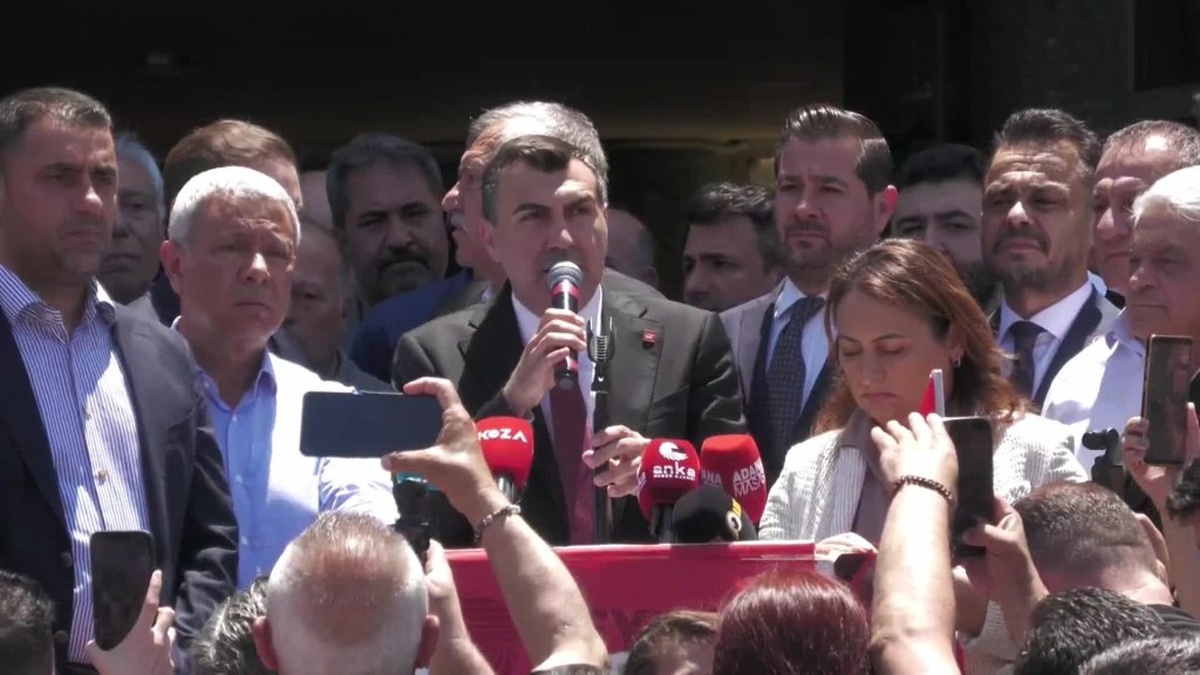Adana'da CHP'li belediyelere operasyon: Partililerden tepki