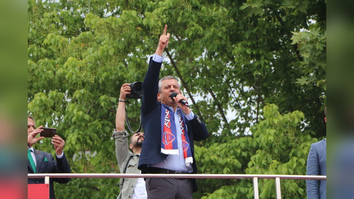 Özgür Özel: Bu yapılanlar bir darbedir, teslim olmayacağız