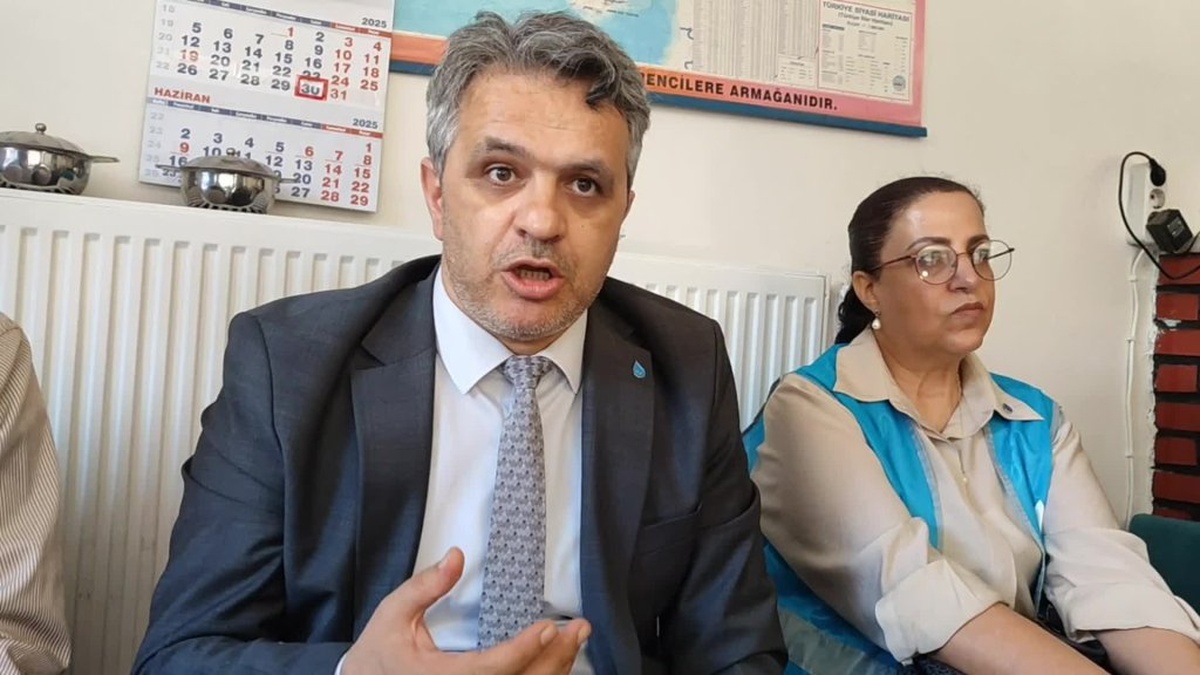 Türkmen: Anayasa'da değişiklik şart, ama tek kişi için değil