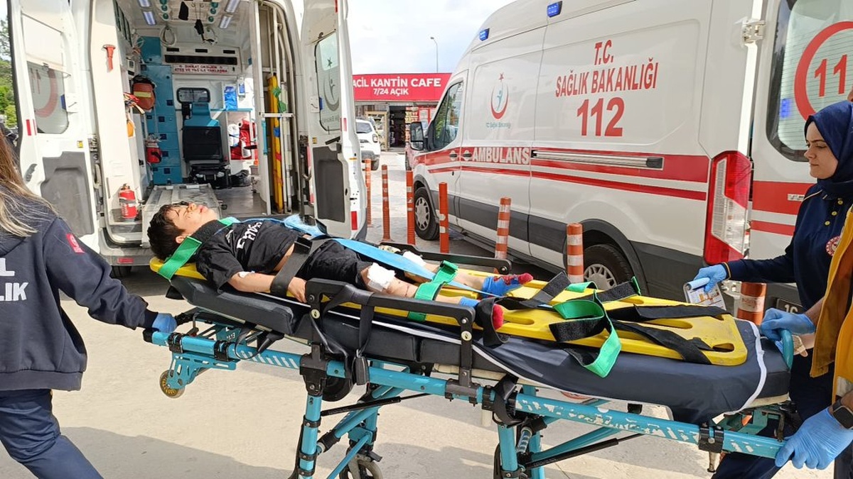 İnegöl'de otomobil-motosiklet kazası: 3 yaralı
