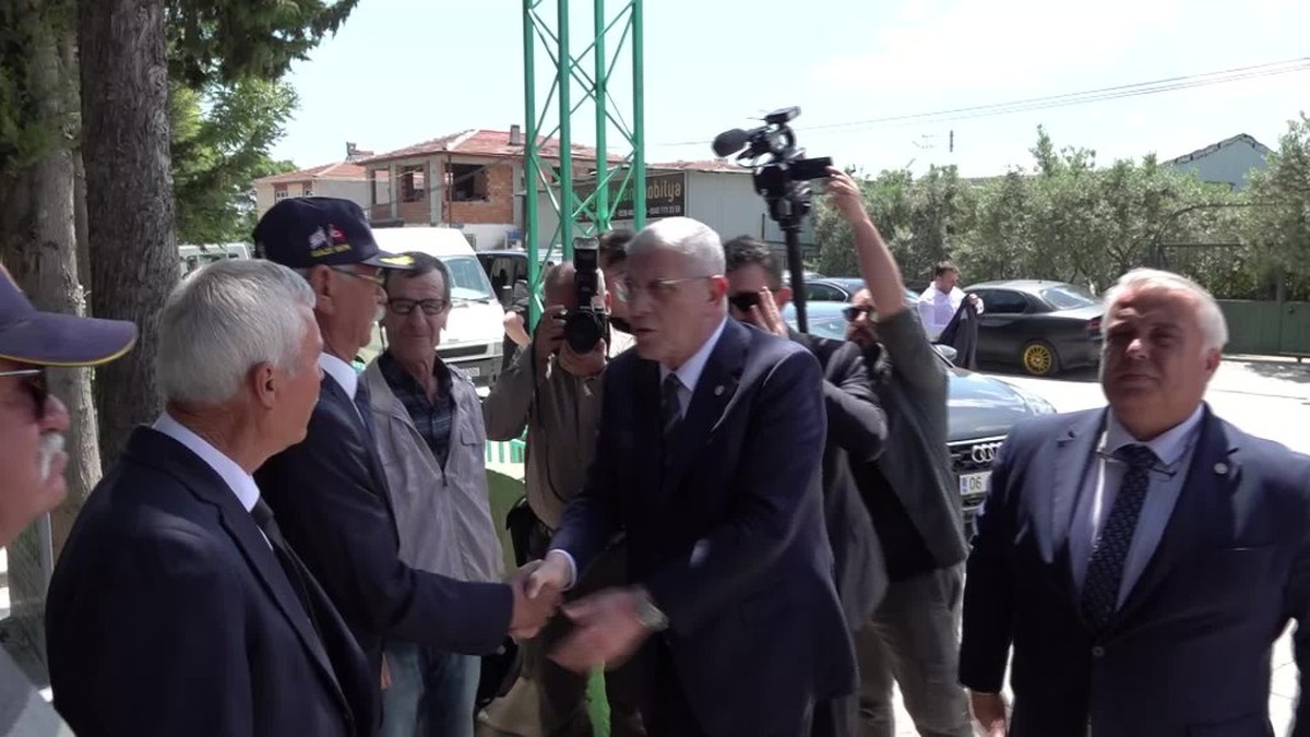 Dervişoğlu, Şehit Öğretmen Neşe Alten ve Babasının Mezarlarını Ziyaret Etti: 'Unutanın kanı kurusun'