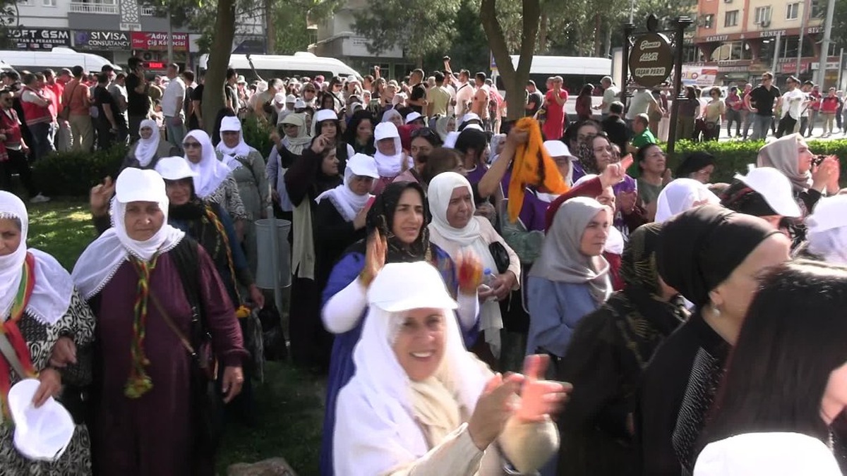 Diyarbakır'da kadın yürüyüşü: Öcalan'ın şartlarının iyileştirilmesi çağrısı