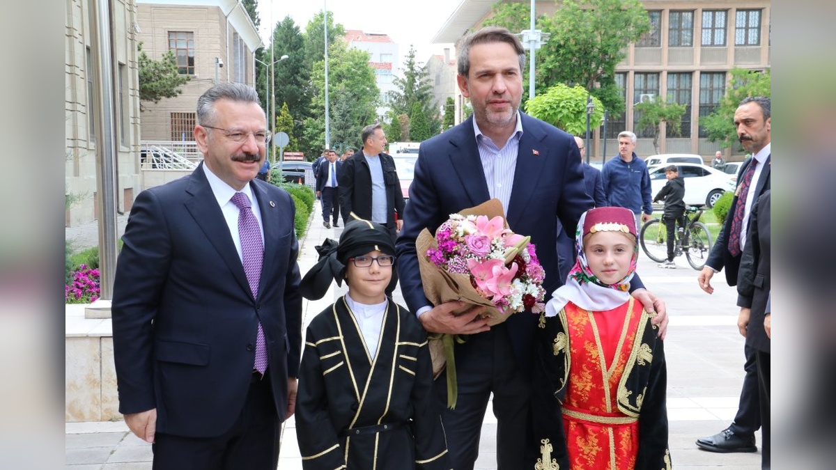 Bayraktar: Türkiye, dünyanın en büyük 4 derin deniz filosuna sahip ülke olacak