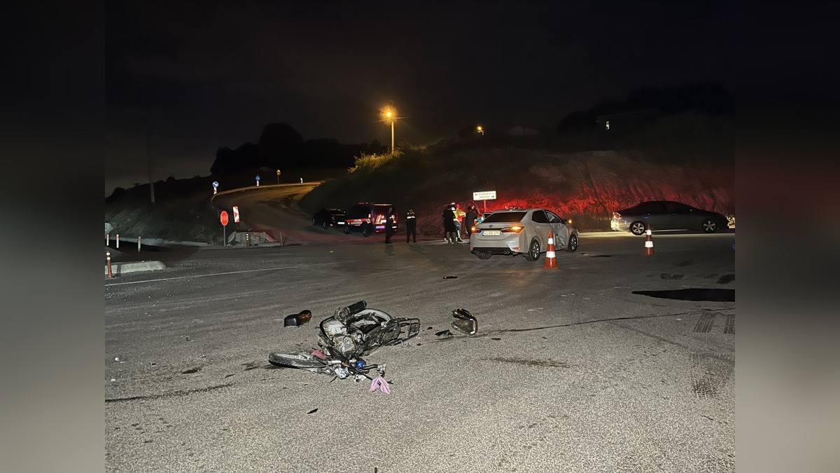 İzmit'te motosiklet-otomobil kazası: 1 ölü, 2 yaralı