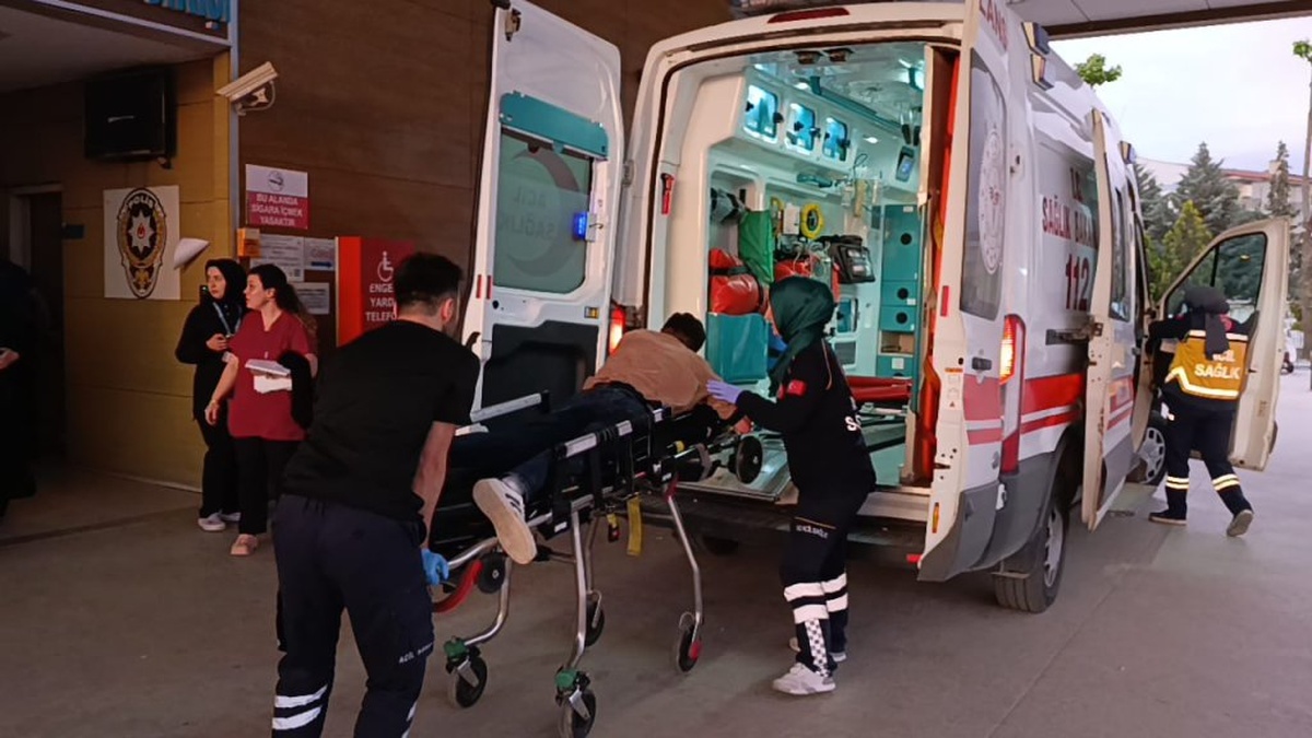 İnegöl'de yol verme tartışması bıçaklı kavgaya dönüştü: 4 yaralı