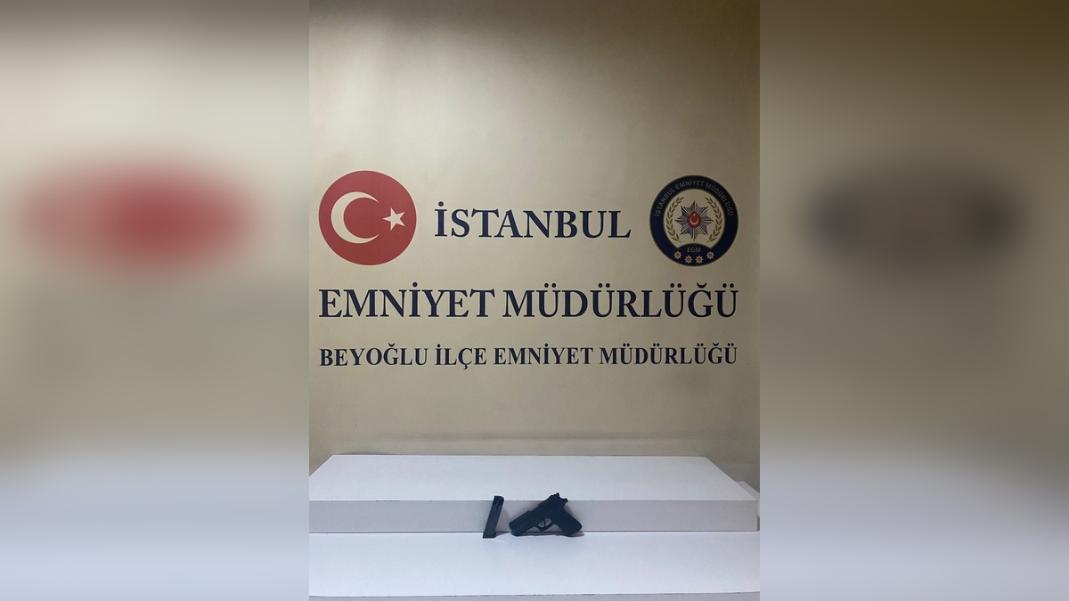 Taksim'de silahlı saldırı: 3 arkadaş darbedildi, 3 bin 700 TL gasp edildi
