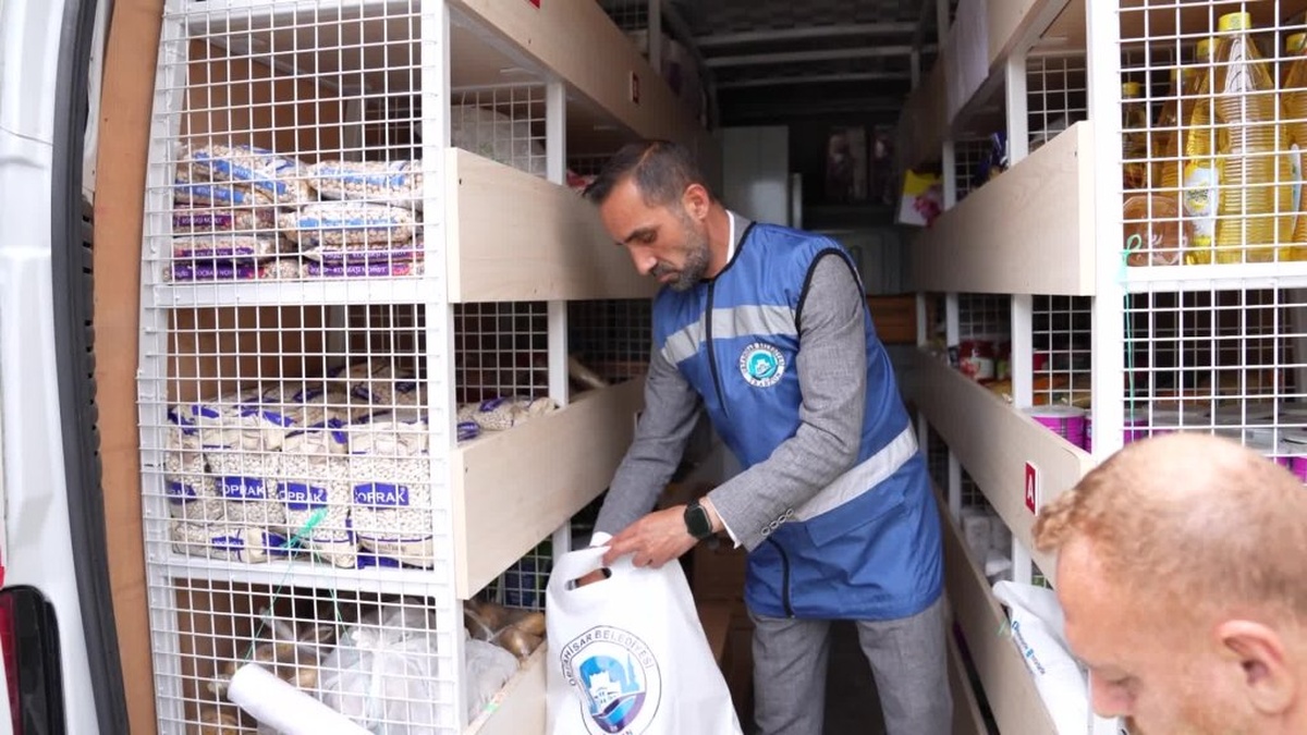 Ortahisar Belediyesi yaşlıları bayrama hazırladı