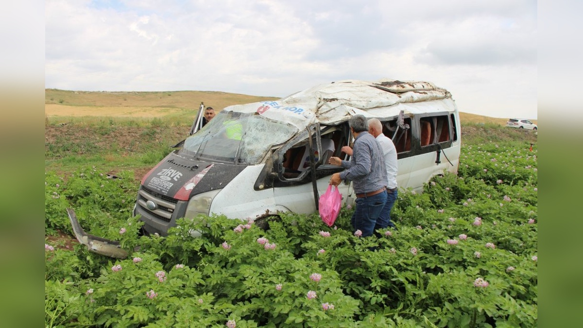 Amasya'da minibüs takla attı: 1 ölü, 4 yaralı