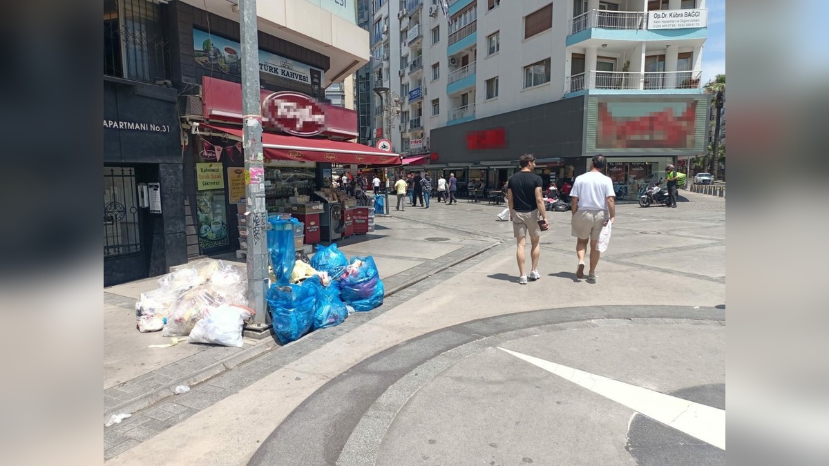 İzmir'de grev dördüncü gününde: Çöp yığınları oluştu