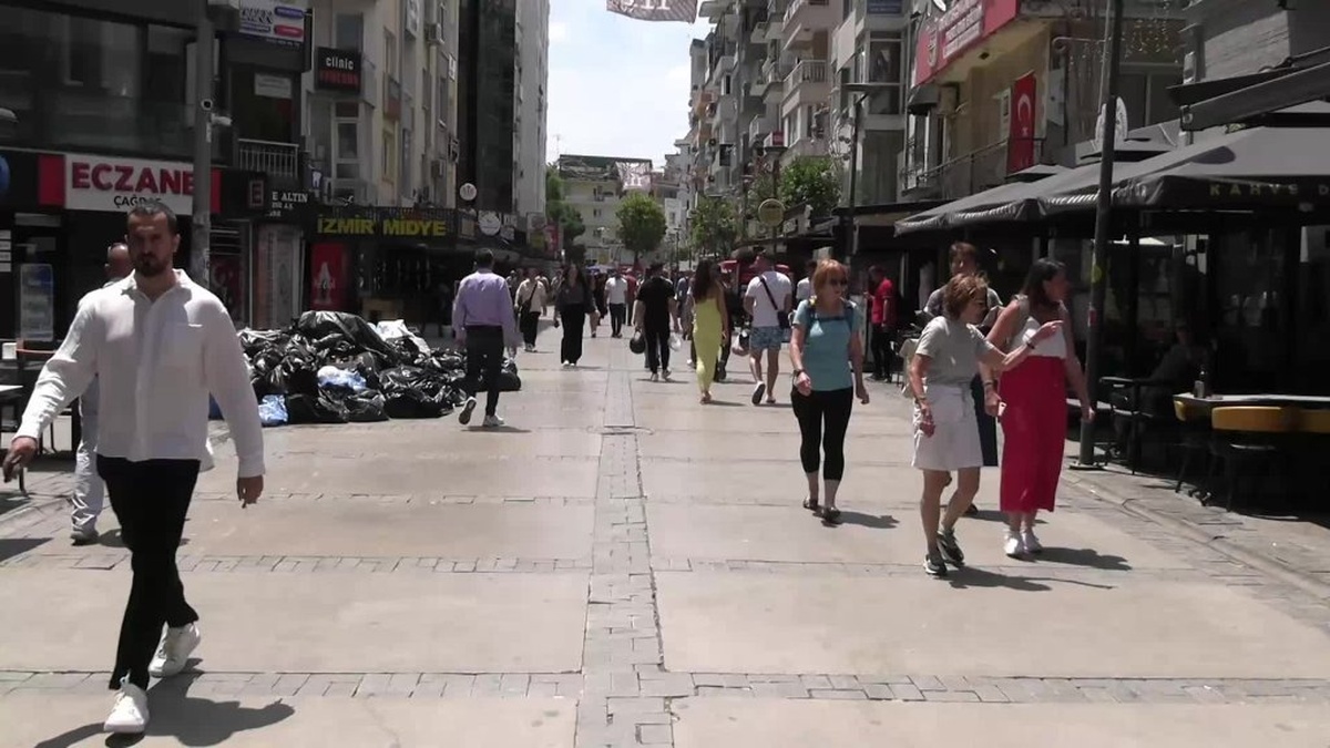 İzmir'de grev 4. güne ulaştı: Konak Belediyesi'nin temizlik çalışması engellendi