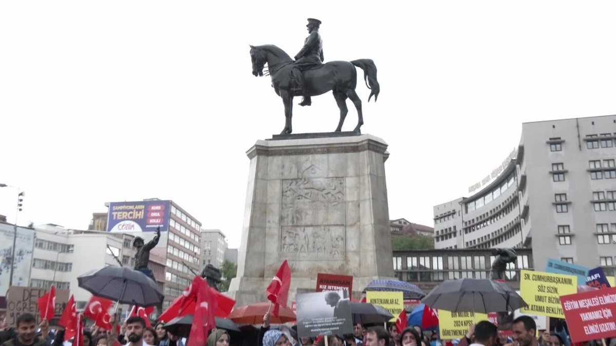 Ankara'da öğretmenler ek atama talep etti