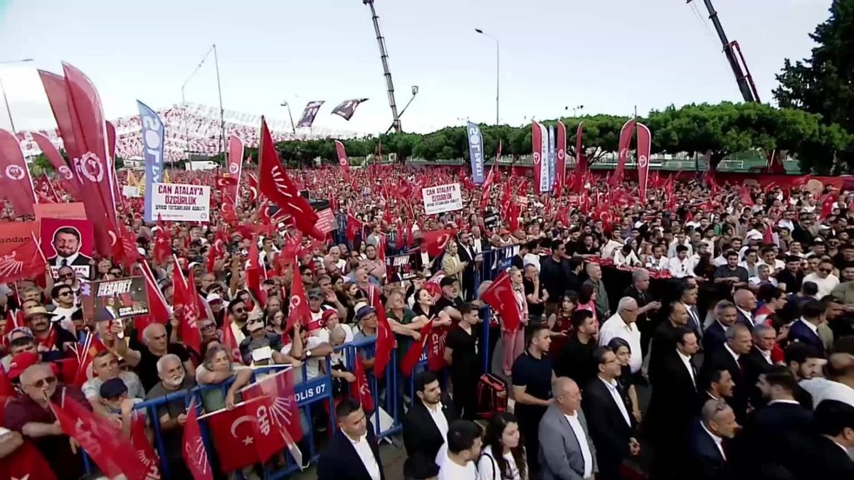 Antalya'da CHP mitingi: Böcek'ten İmamoğlu'na selam