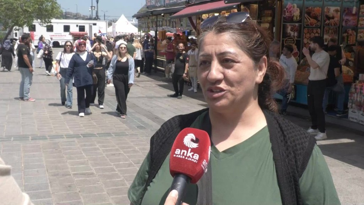 Eminönü'nde bayram alışverişi durgun: Yüksek fiyatlar vatandaşı çarşıdan uzak tutuyor