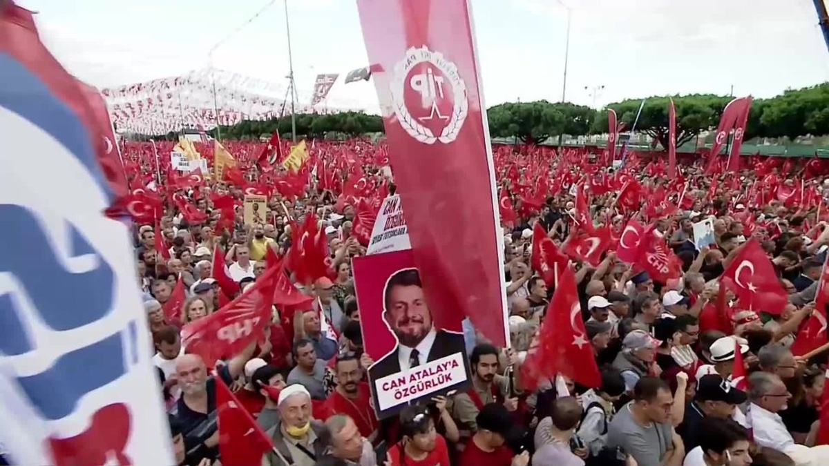 Özel'den Erdoğan'a: Ahtapot Saray'da, Antalya'da değil