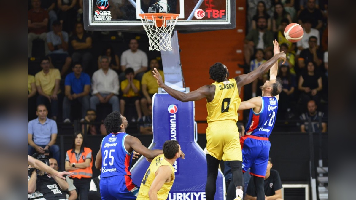 Anadolu Efes, Mersin Spor'u yenerek yarı finale yükseldi