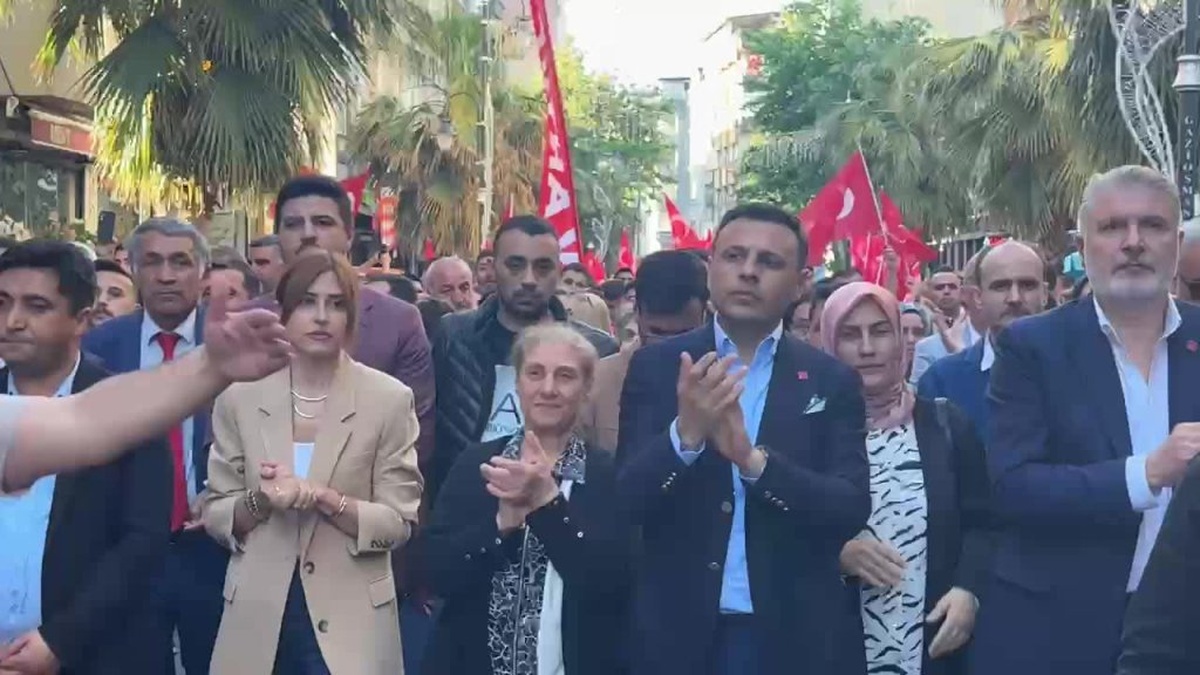 Gaziosmanpaşa Belediye Başkanı Bahçetepe'nin gözaltına alınması protesto edildi