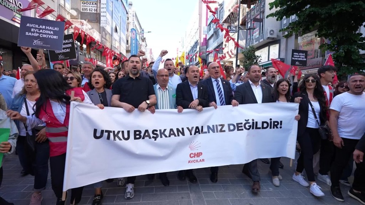 Avcılar Belediye Başkanı Çaykara için destek yürüyüşü