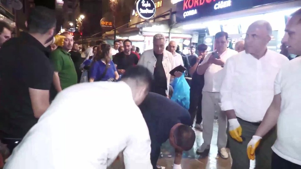 İzmir'de çöp krizi: Başkan Tugay, grevdeki işçilere tepki gösterdi