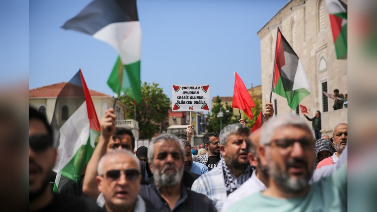İHH'dan Mavi Marmara Yıldönümü Yürüyüşü: Gazze'ye Destek ve Şehitler Anıldı