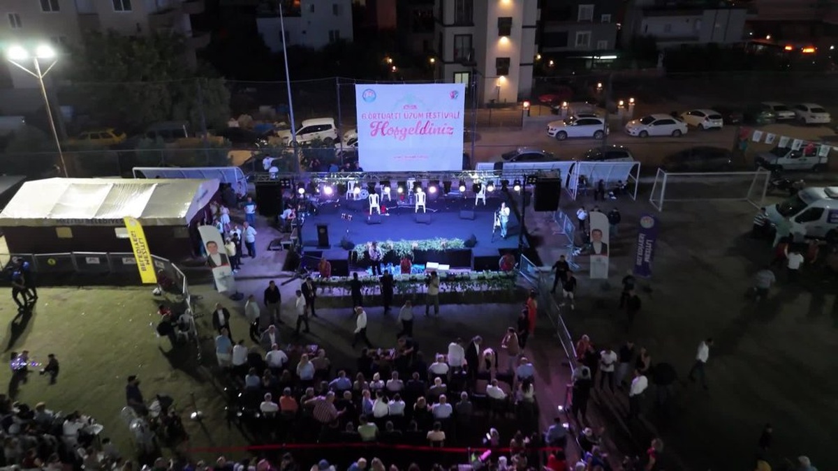 Mezitli'de 6. Örtüaltı Üzüm Festivali: renkli görüntüler ve coşkulu bir atmosfer