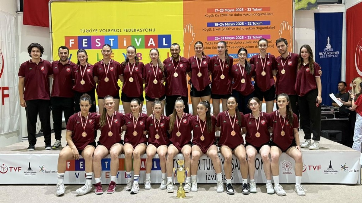 Karşıyaka, yıldız kızlar voleybolunda Türkiye üçüncüsü oldu