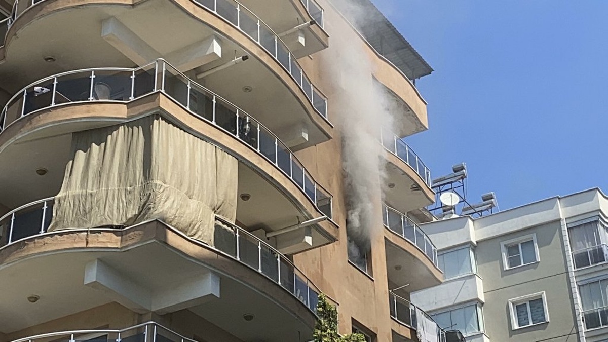 Aydın'da apartman yangını: Babaanne ve iki torun yara almadan kurtuldu