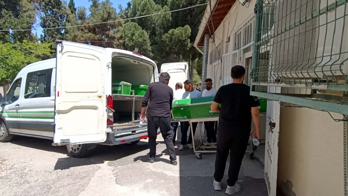 Gaziantep kazasında hayatını kaybeden 5 kişinin cenazeleri yakınlarına teslim edildi