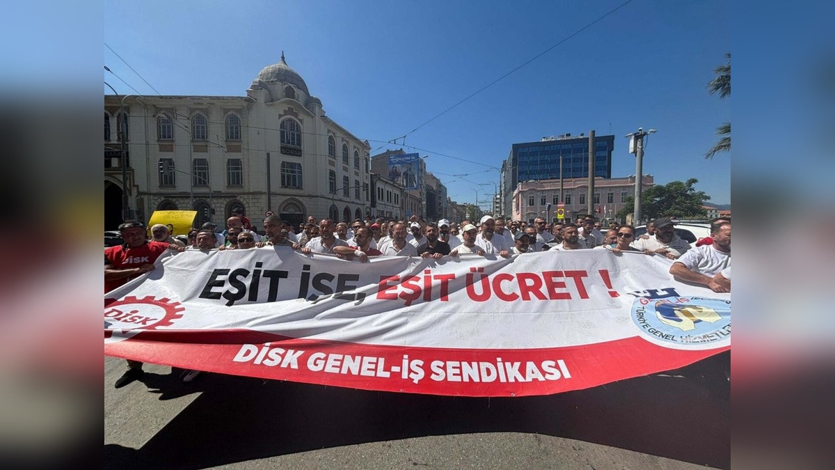 İzmir Büyükşehir Belediyesi grevi 5. güne girdi: İşçiler, 'Eşit işe eşit ücret' talebiyle meydanda