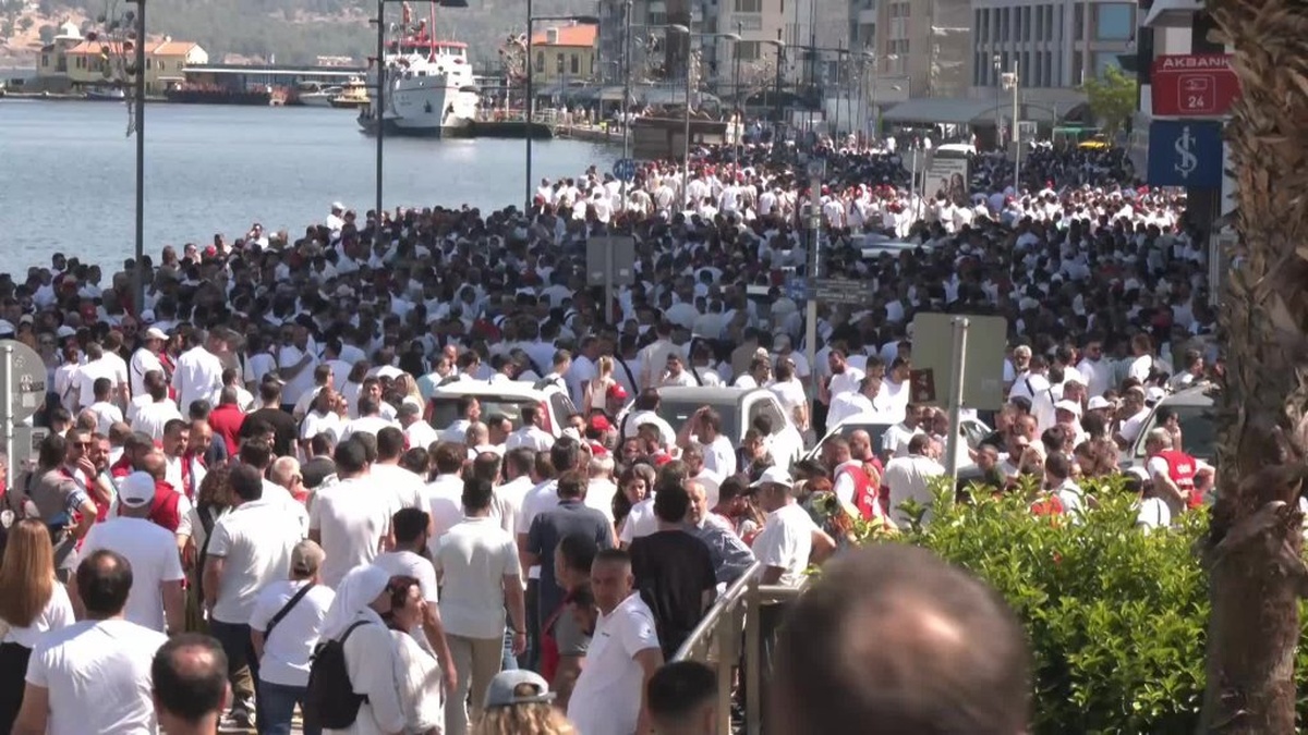 İzmir'de belediye işçileri grevi 5. güne girdi: 'Eşit işe eşit ücret' talebi
