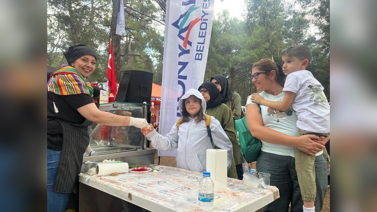 Antalya Yörük Türkmen Festivali'nde Konyaaltı Belediyesi çadırı ilgi odağı oldu
