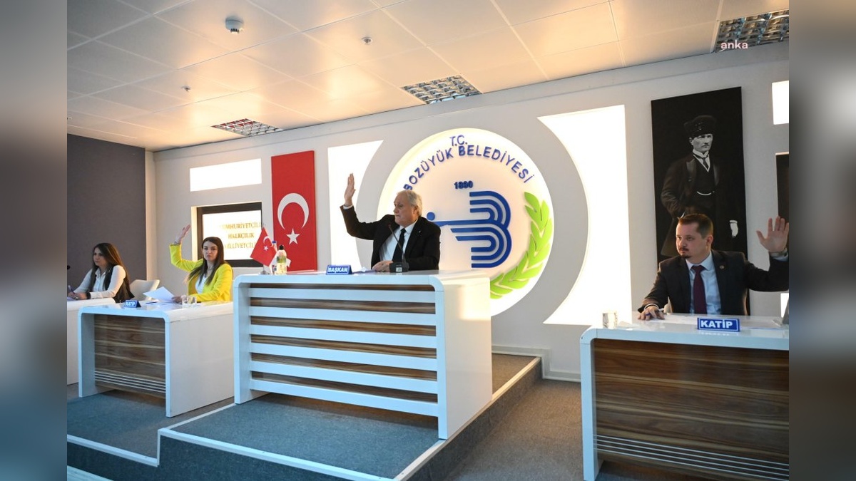 Bozüyük Belediyesi, Vali Şefik Aygöl'e fahri hemşehrilik beratı verdi