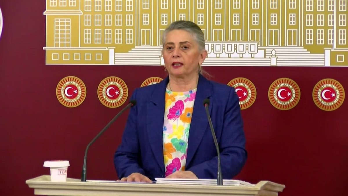 Suiçmez: Çaykur, üreticinin emeğiyle dalga geçiyor