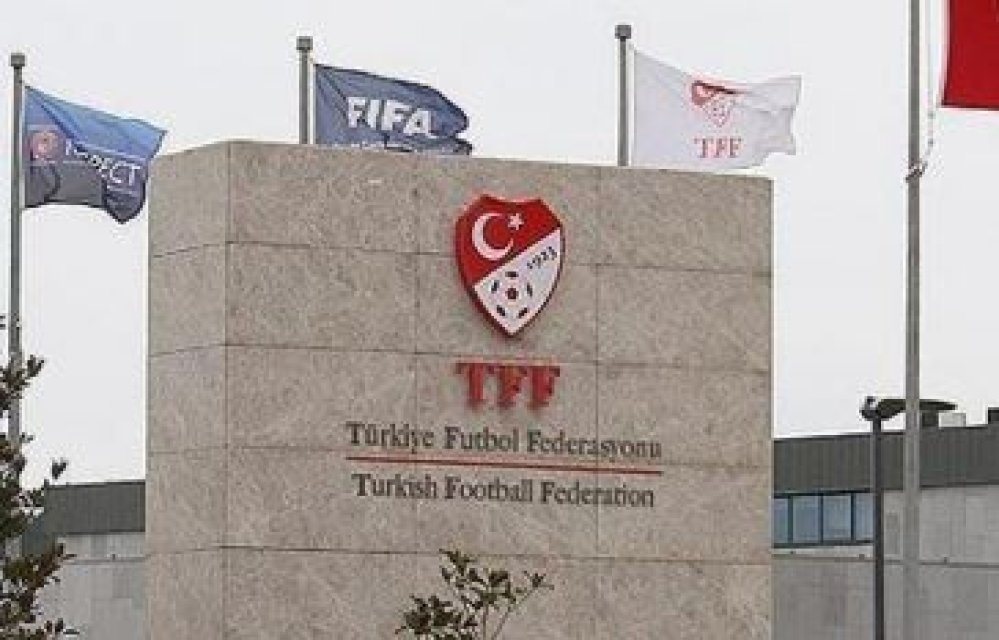 TFF'de teknik direktör değişimi: Üç isimle yollar ayrıldı