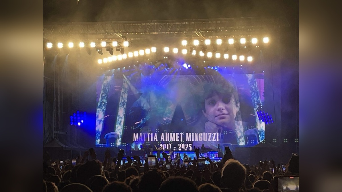 Guns N' Roses, Knockin' on Heaven's Door'u Mattia Ahmet Minguzzi'ye hediye etti