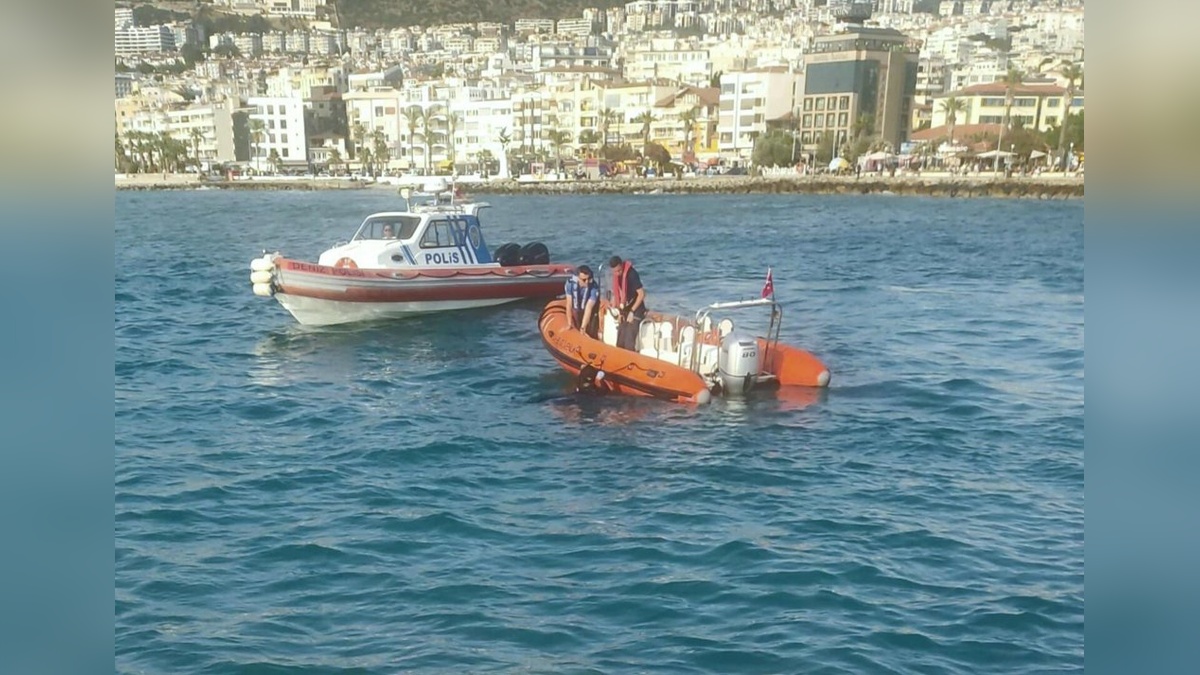 Kuşadası'nda denizde erkek cesedi bulundu