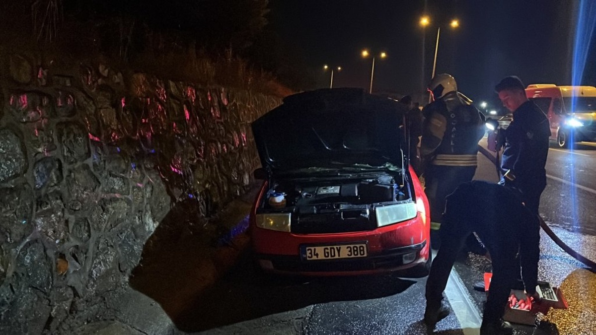 Gebze'de seyir halindeki otomobil alev aldı: Sürücü ve yolcular yara almadan kurtuldu