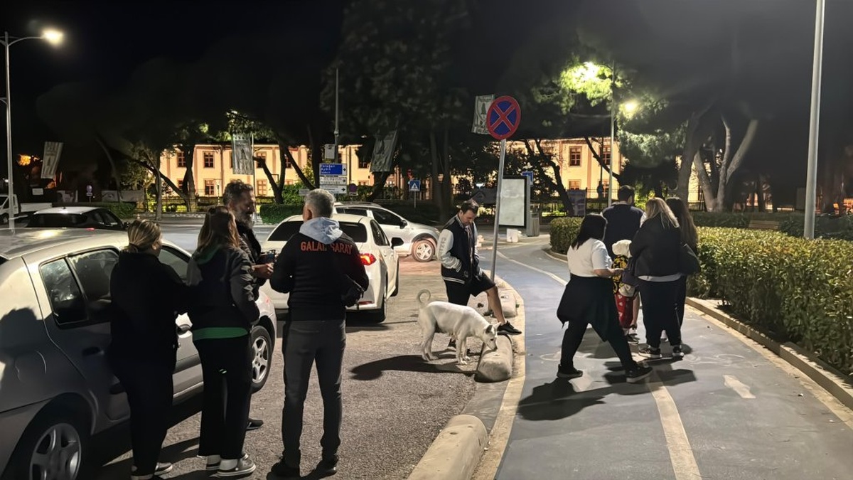 Marmaris açıklarında 5.8 büyüklüğünde deprem: Ev güvenlik kameralarına yansıdı