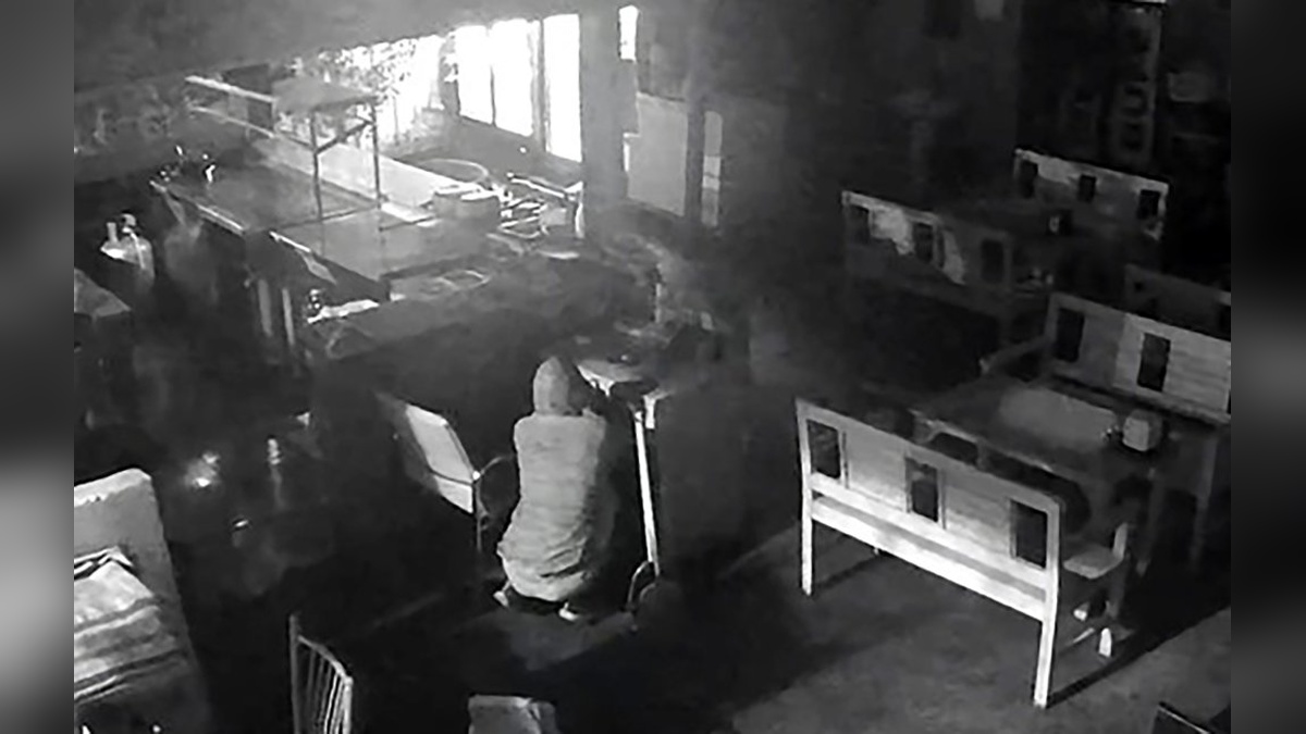 Adana'da büfe soygunu: 10 bin lira ve cep telefonu çalındı