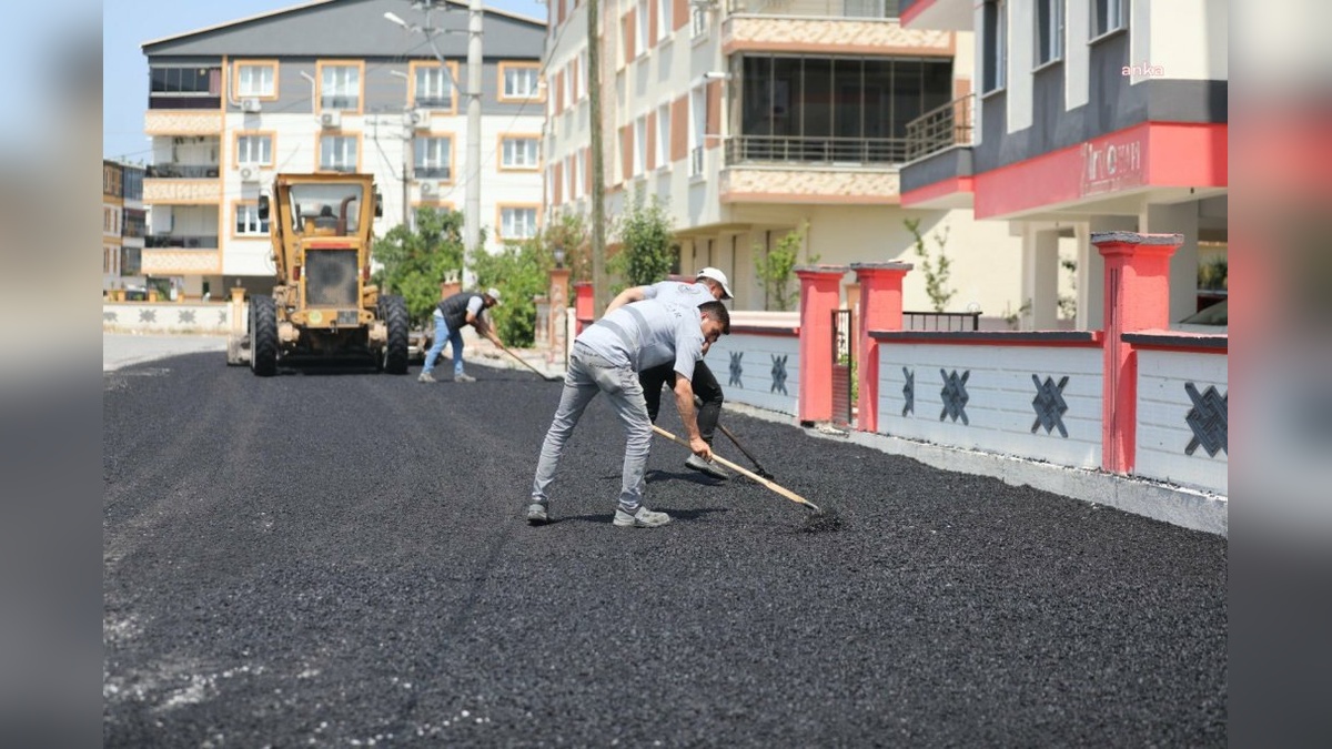 Akhisar'da ulaşım yatırımları sürüyor: 5 bin 500 ton asfalt